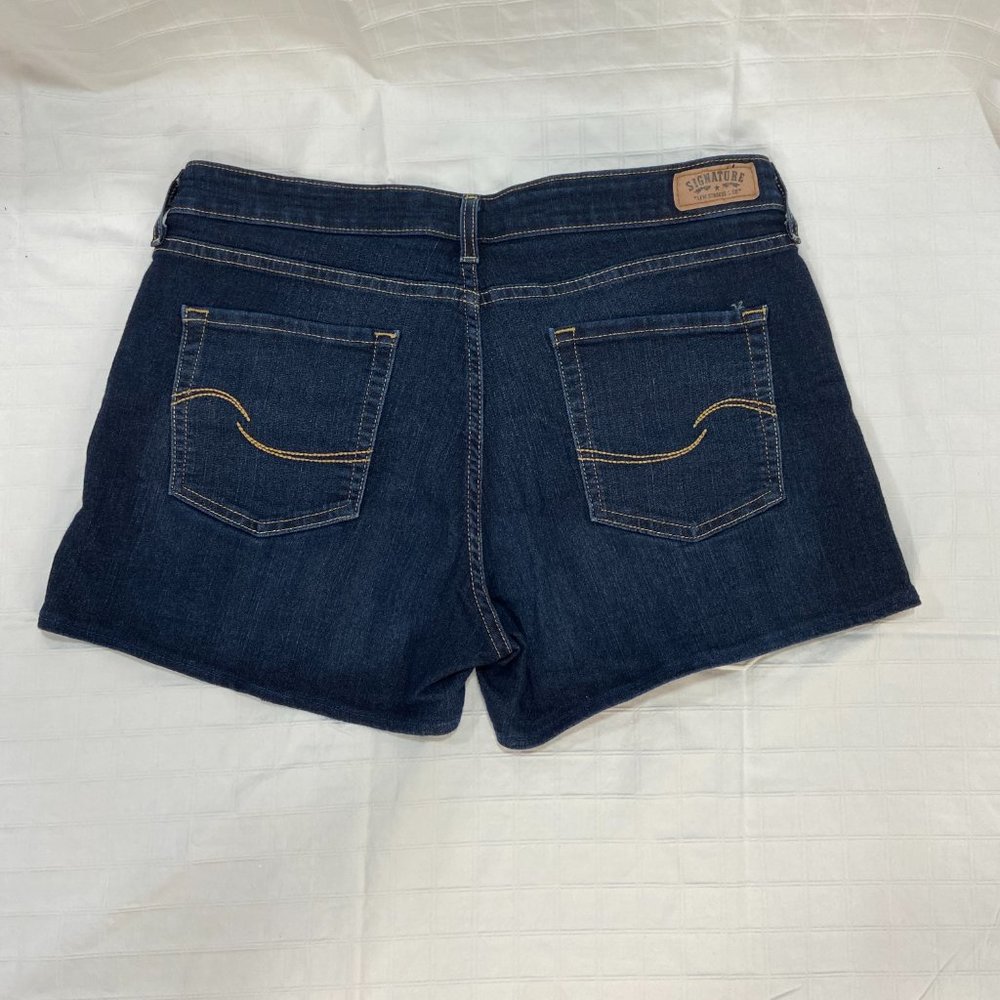 Ladies Levi's shorts size 14 - Picture 2 of 5